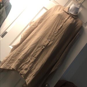 NWOT Women’s Boutique Brand Casual Long-Sleeve Button-Down Shirt in Tan